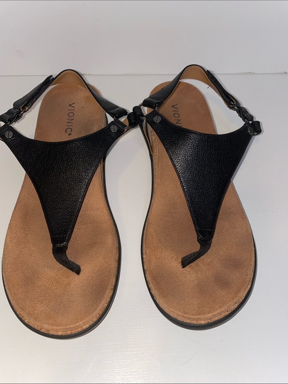 LN Vionic Black Leather T-Strap Sandals - Sz 9